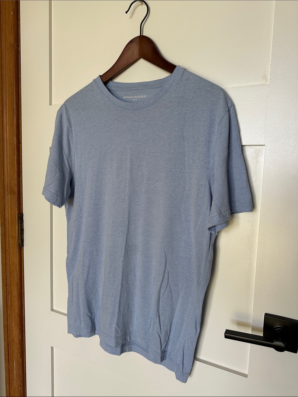 Banana Republic Men’s Pale Blue Crew Neck Tee
